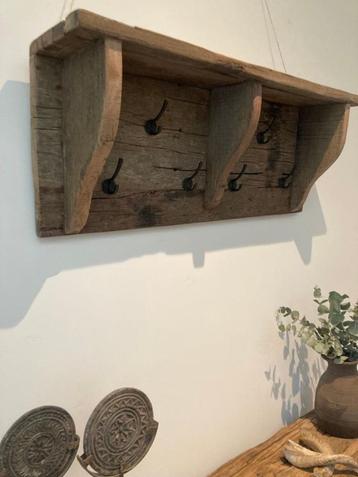 Landelijke houten kapstok gemaakt van truckbody wood beschikbaar voor biedingen