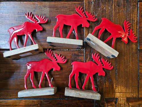 Eland | rood | metaal op houten plateau |15,5 - 13,5 cm, Huis en Inrichting, Woonaccessoires | Overige, Nieuw, Ophalen of Verzenden