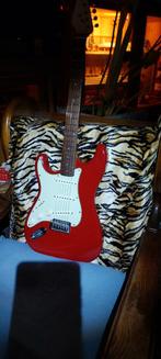 Stratocaster  linkshandig rood, Ophalen of Verzenden, Zo goed als nieuw, Solid body, Overige merken