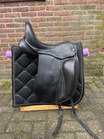 Arno Brandt Dressuurzadel – 17,5 inch, MW, Dieren en Toebehoren, Paarden en Pony's | Zadels, Ophalen of Verzenden, Zo goed als nieuw