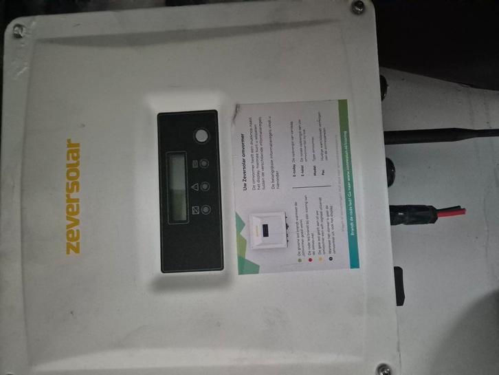 Complete set zonnepanelen + omvormer (2017, 2200 Wp), Doe-het-zelf en Verbouw, Zonnepanelen en Toebehoren, Gebruikt, Compleet systeem