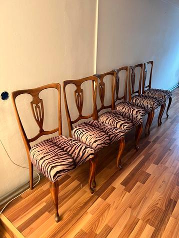 Vintage stoelen te koop beschikbaar voor biedingen