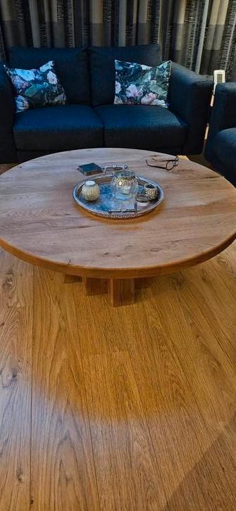 Eikenhouten salontafel beschikbaar voor biedingen