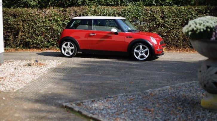Mini 1.6 16V Cooper onlangs onderhoud a 1.200 euro! Airco!, Auto's, Mini, Particulier, Cooper, ABS, Airconditioning, Alarm, Bluetooth