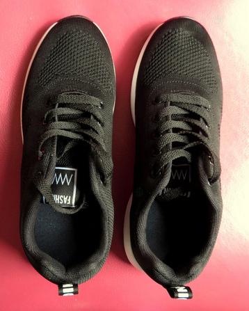 Sportschoenen, maat 38, nieuw beschikbaar voor biedingen