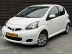 Toyota Aygo 1.0-12V Comfort Navigation / Automaat / PDC / EL, Auto's, Euro 5, Gebruikt, 4 stoelen, Origineel Nederlands