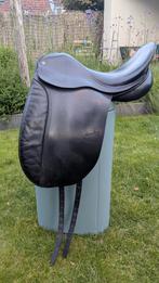 Dressuur zadel van Ainsley (met beugels en opberghoes), Dieren en Toebehoren, Paarden en Pony's | Zadels, Ophalen, Gebruikt, Dressuur
