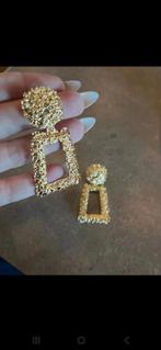 Goud kleur oorbellen, Ophalen of Verzenden, Nieuw, Goud, Overige materialen