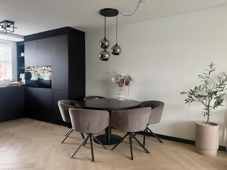 PRIJS VERLAAGD - 5 grijze kuipstoelen met spinpoot - Zitmaxx, Huis en Inrichting, Stoelen, Zo goed als nieuw, Vijf, Zes of meer stoelen