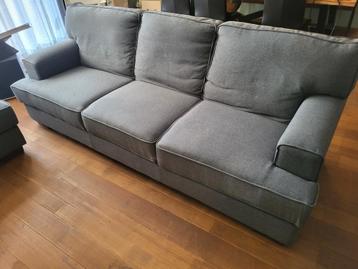 3 zitsbank. Grijs. Eventueel in combinatie met 2 Fauteuil's  beschikbaar voor biedingen