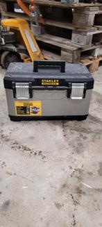 Stanley gereedschap koffer, Ophalen