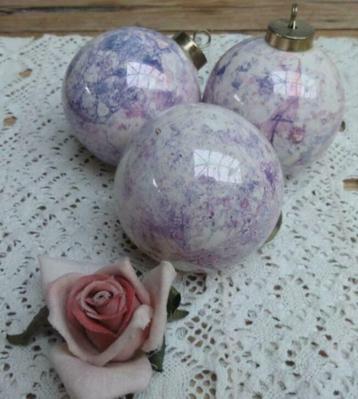 3 Handgemaakte keramieke kerstballen roze/paars, KERST beschikbaar voor biedingen