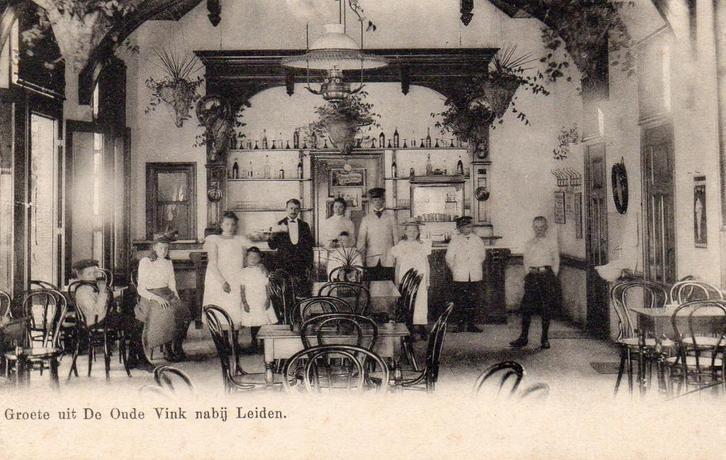 Leiden - Interieur personeel De Oude Vink - ca 1900, Verzamelen, Ansichtkaarten | Nederland, Zuid-Holland, Voor 1920, Ophalen of Verzenden