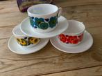 Arcopal vintage lotus koffie kopjes met schotel bloemdesign, Ophalen