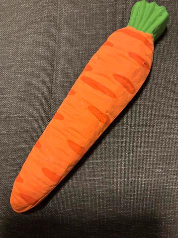 Grote Papier-Maché Wortel beschikbaar voor biedingen