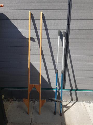 2x stelten hout en aluminium. beschikbaar voor biedingen