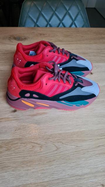 Adidas Yeezy Boost 700 Hi-Res Red EU43.3/US9.5 beschikbaar voor biedingen