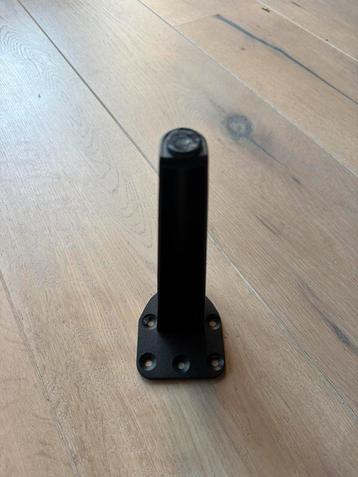 Losse poten voor bankstel beschikbaar voor biedingen