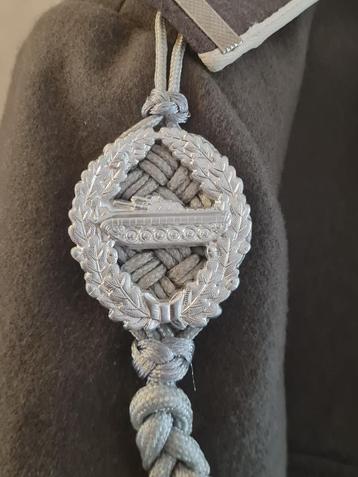 NVA-uniform, uniform van de DDR met pet beschikbaar voor biedingen