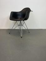 4 Vitra Eames DAR stoel zwart eifel onderstel, Huis en Inrichting, Stoelen, Niet ingevuld, Niet ingevuld, Zo goed als nieuw, Vier