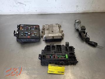 Kontaktslot + computer van een Ford Transit Custom beschikbaar voor biedingen