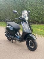 Vespa Sprint 2022 – Black x Black (snor/ Brom) 9820KM!, Fietsen en Brommers, Scooters | Vespa, Ophalen of Verzenden, Zo goed als nieuw