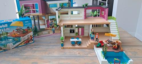 Playmobil moderne villa 5574 incl inrichting en zwembad, Kinderen en Baby's, Speelgoed | Playmobil, Zo goed als nieuw, Ophalen of Verzenden