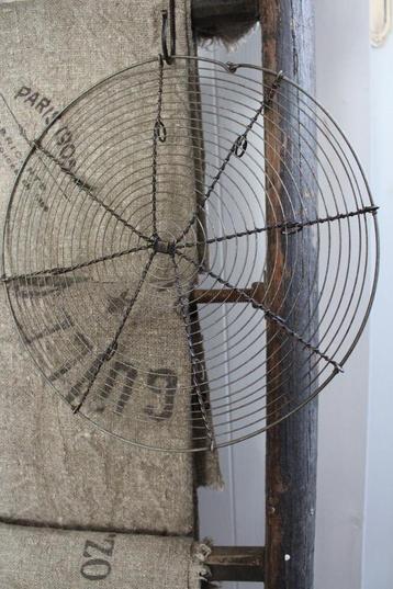 Oud Frans brocante draadrooster Nr.6 *Pronck & Praal* beschikbaar voor biedingen