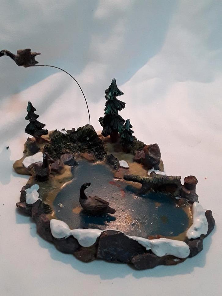 Lemax 13365 duck pond jaar 2001., Diversen, Kerst, Zo goed als nieuw, Ophalen of Verzenden