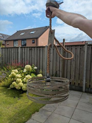 Lamp met industriële look beschikbaar voor biedingen