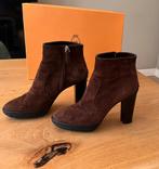 Tod’s enkellaarsjes maat 37. Bruin suede. Zgan, Ophalen of Verzenden, Zo goed als nieuw, Bruin