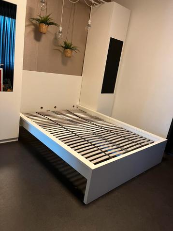 Ikea MALM bed 140x200 cm (hoge variant) - afbeelding 2