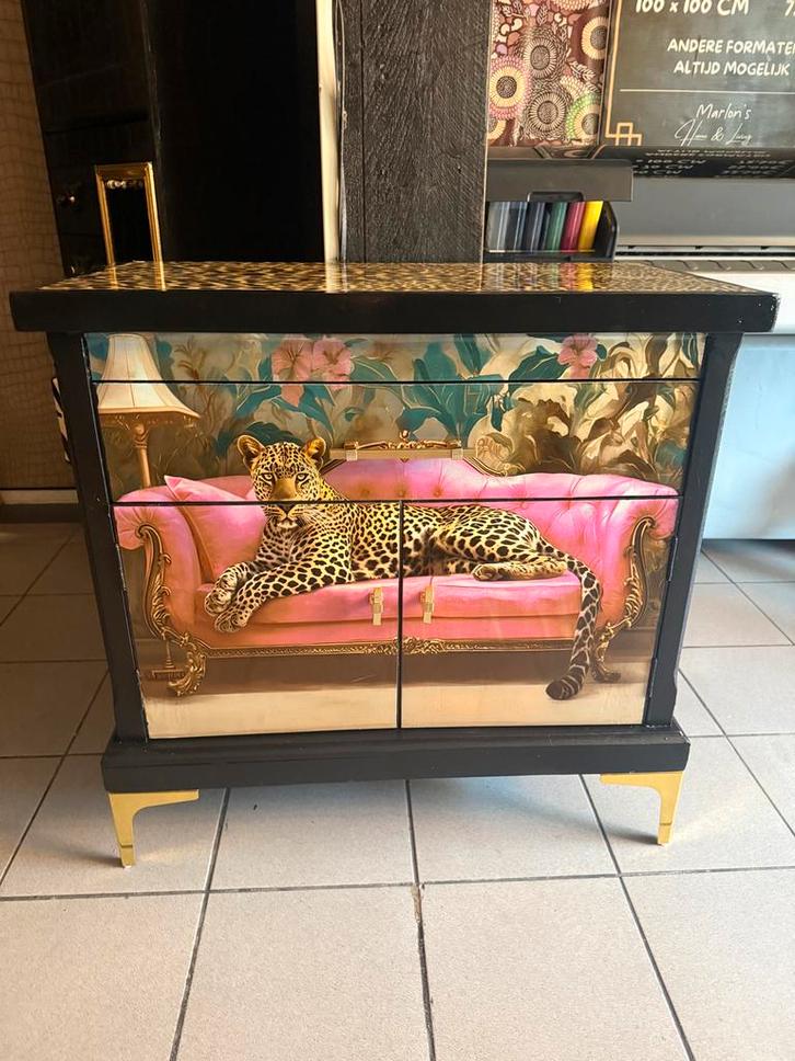 Stijlvol Kastje met Luipaard Design, Antiek en Kunst, Antiek | Meubels | Kasten, Ophalen