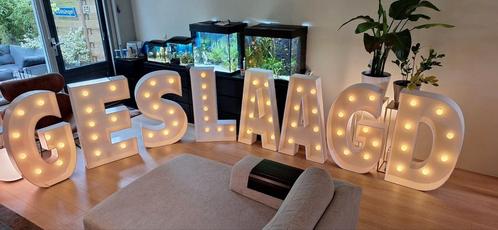 Lichtletters GESLAAGD te huur voor een compleet feest!, Hobby en Vrije tijd, Feestartikelen | Verhuur, Zo goed als nieuw, Geboorte of Huwelijk