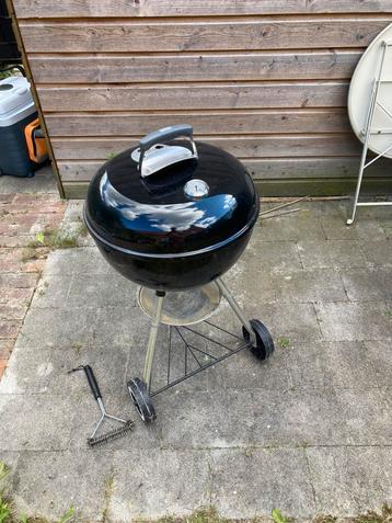 Mooie weber bbq beschikbaar voor biedingen