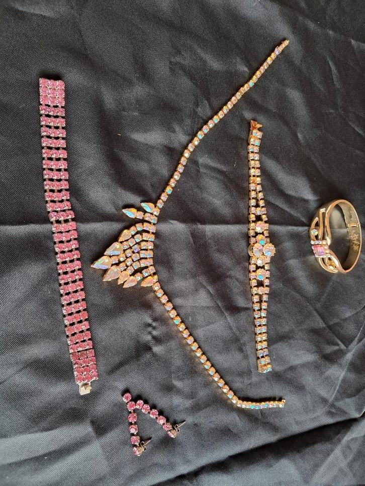 Verschillende vintage strass sieraden., Sieraden, Tassen en Uiterlijk, Overige Accessoires, Zo goed als nieuw, Ophalen of Verzenden