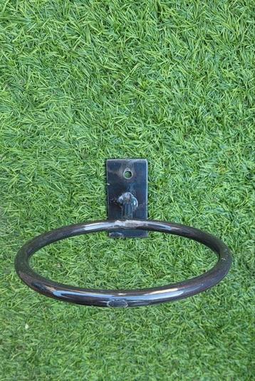 
Ophangbeugel, wandbeugel voor vaas, kelk of stolp. beschikbaar voor biedingen