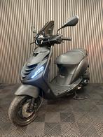 PIAGGIO ZIP 4T 2V BROM 2017 FULL OPTION MAT ZWART, Ophalen, Maximaal 45 km/u, Zip, Zo goed als nieuw
