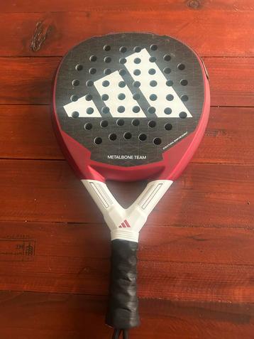 Padelrackets verschillende beschikbaar voor biedingen