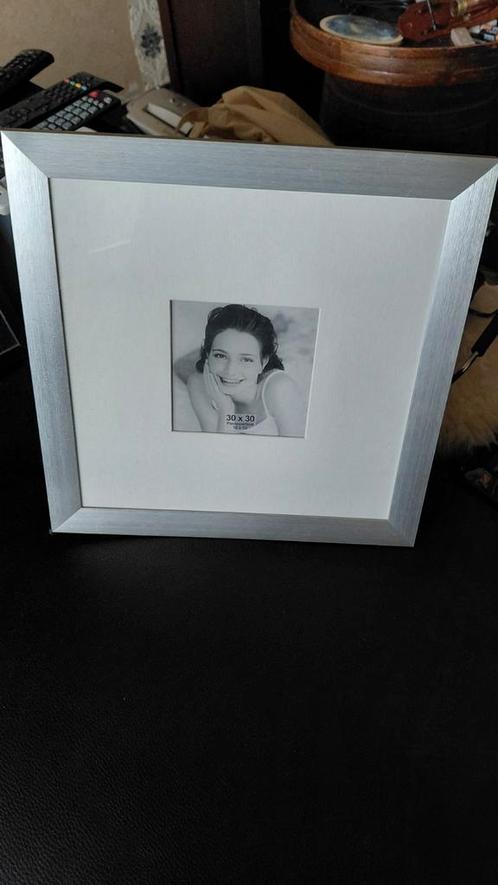 Nieuwe zilverkleurige fotolijst 30x30, Huis en Inrichting, Woonaccessoires | Lijsten, Nieuw, Minder dan 50 cm, Minder dan 50 cm