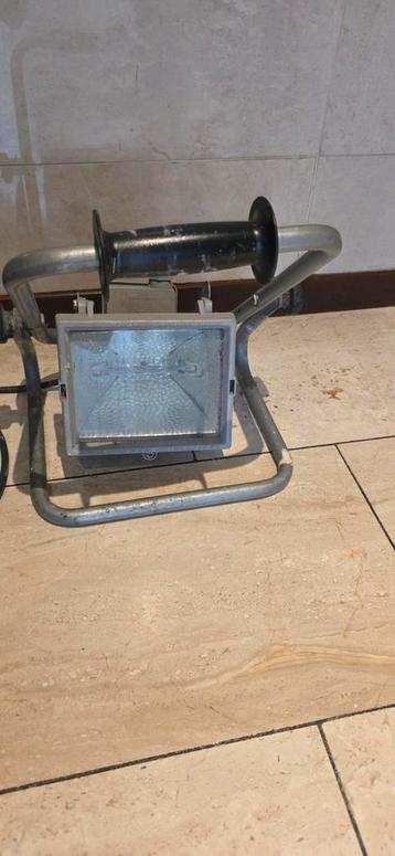 Goedwerkende bouwlamp bouwverlichting. Gebruikt heb het niet beschikbaar voor biedingen