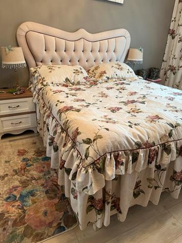 Bedsprei met 2 kussens lopen 120€ beschikbaar voor biedingen