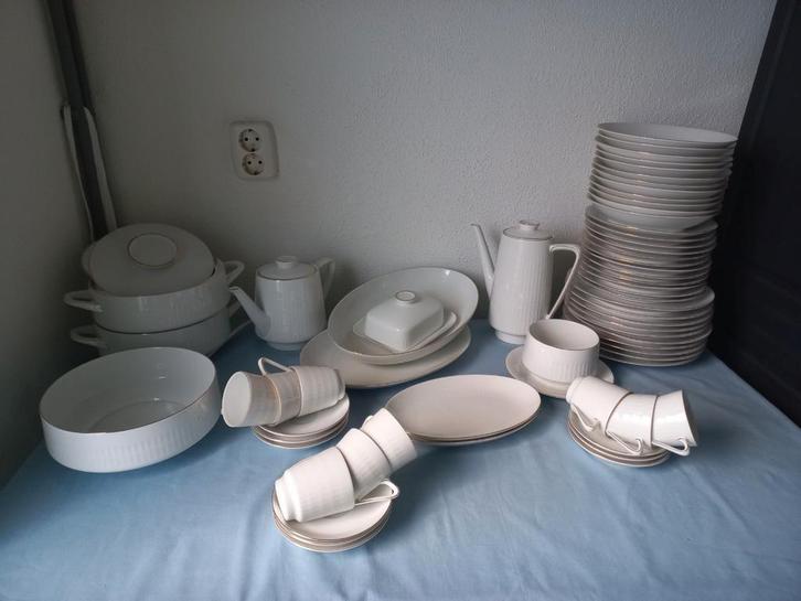 54-delig servies met gouden rand 65 jaar oud, merk Scherzer, Antiek en Kunst, Antiek | Servies compleet, Ophalen