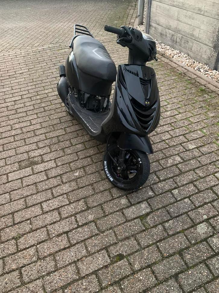 Zip 70cc ook teruil tegen zip 125cc!, Fietsen en Brommers, Scooters | Piaggio, Zo goed als nieuw, Zip, Tweetakt, Ophalen