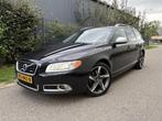 Volvo V70 2.4 D5 R-Design / AUTOMAAT / NAVI / CRUISE / STOEL, Auto's, Euro 5, Gebruikt, 179 €/maand, 2000 kg