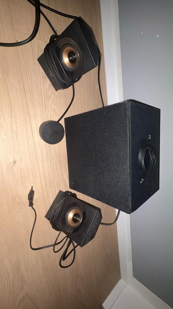 Logitech speaker met subwoofer, Computers en Software, Pc speakers, Zo goed als nieuw, Ophalen