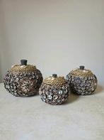 Ronde schelpen bakjes 5 uit Bali, Mand, Rond, Ophalen of Verzenden, Tropical Home