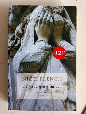 Nicci French: De verborgen glimlach beschikbaar voor biedingen