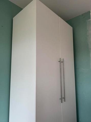 Witte Pax kast met onder hang en 3 legplanken