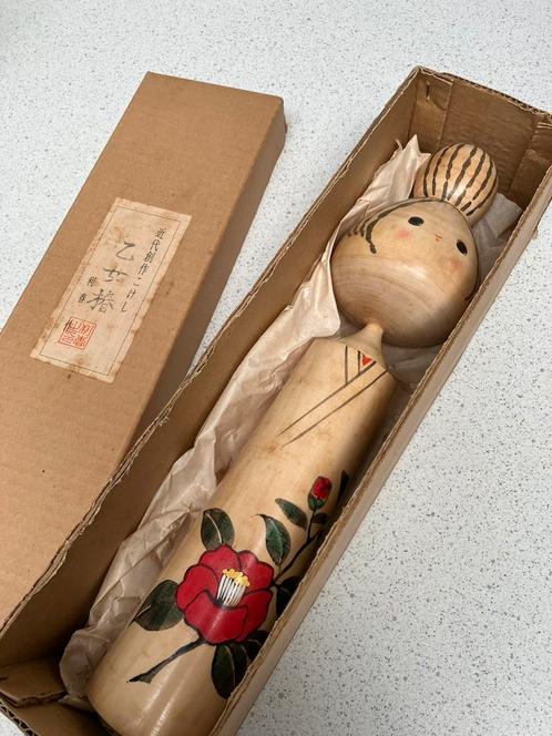 Sosaku Kokeshi in originele doos, Antiek en Kunst, Kunst | Beelden en Houtsnijwerken, Ophalen of Verzenden